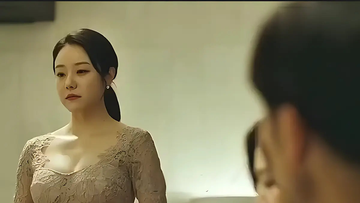 HD高清1080P《漂亮的保姆》全集未删减在线观看 - 小保姆与男主人禁忌之恋《漂亮的保姆》剧情 - 大尺度深夜福利 - 免费观看正片
