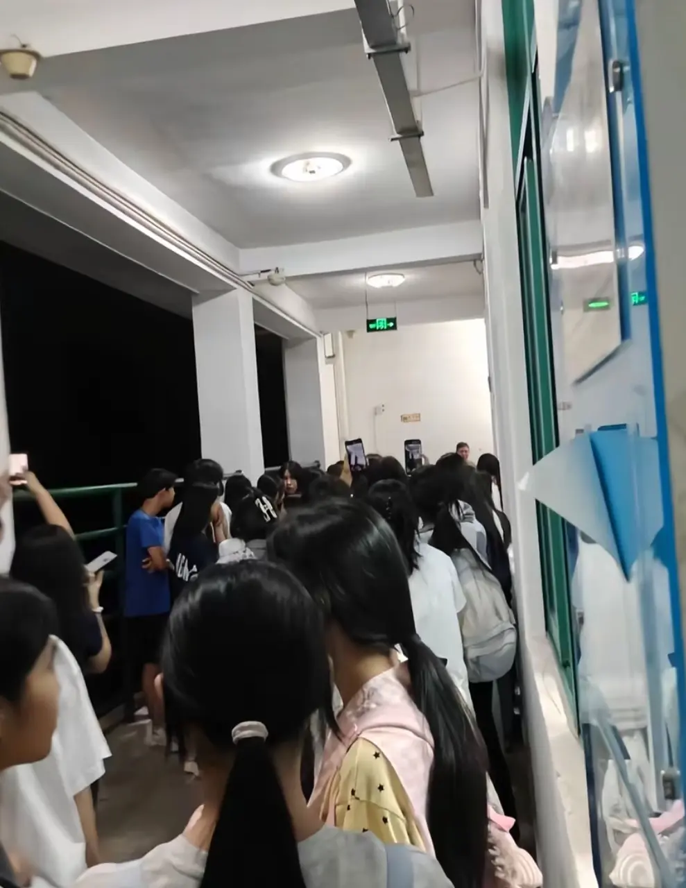 梅州市职业技术学院女厕产下双胞胎天崩开局