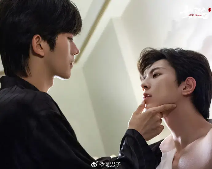 免费在线观看《垂涎》（11-12-13集）完整版 - 2025邱鼎杰&黄星主演双男主短剧垂涎高清正片 - VS影院短剧《垂涎》免费播放