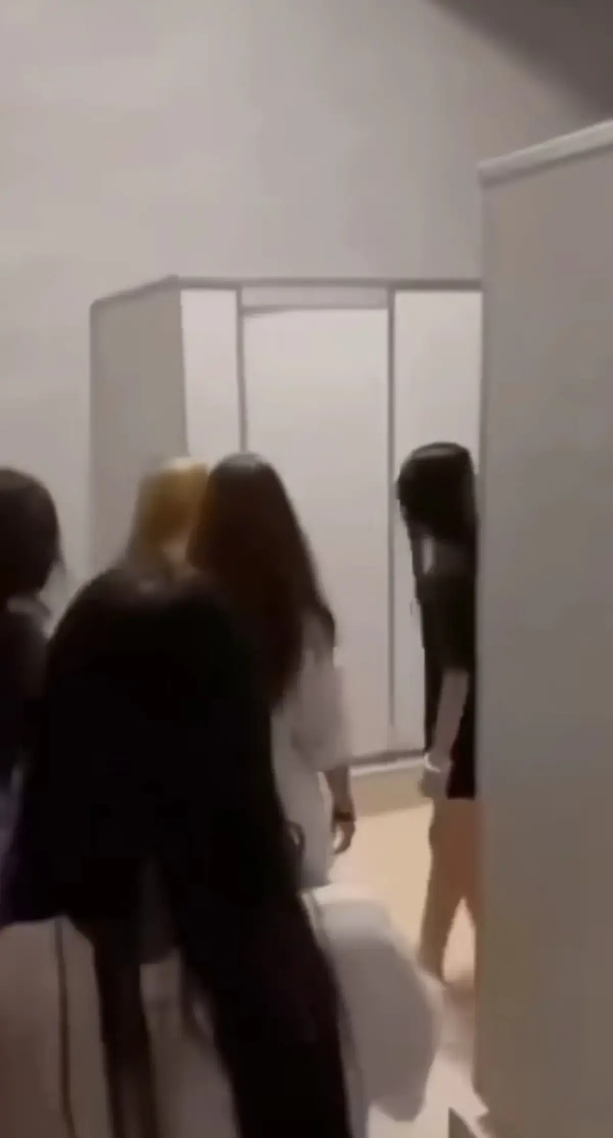 免费在线观看《厕所保卫战》女生原视频，HD高清画质流畅不卡顿，百度/夸克/迅雷网盘资源持续有效，厕所保卫战精彩呈现！